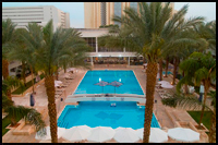 ילד בן שלוש טבע בבריכת מלון