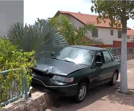 הנהג עלה על מדרכה ברחוב דקר