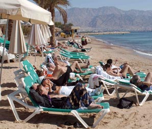 המשרד להגנת הסביבה: בחופי אילת חסרים שירותים ומקלחות