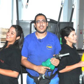 תחנת הדלק 'יעד לירי'-לתדלק באילת, להרגיש בחו''ל