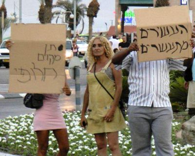 מו''מ עם הרוכלים על הארכה נוספת של שהותם בטיילת