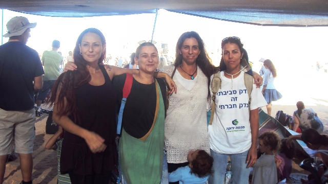 סוכה ירוקה בטיילת
