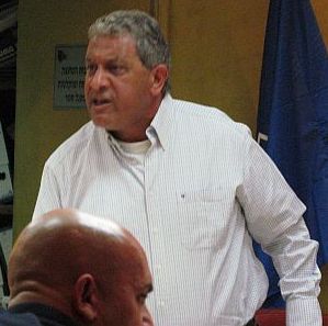 וידיאו: ראש העירייה הפסיק הדיון בנושא המסתננים 