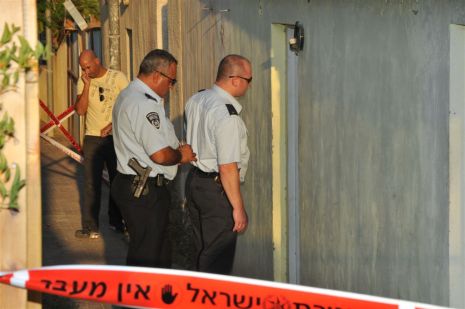 וידיאו: גבר בן 27 נורה בביתו