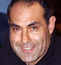 שר הפנים זיכה את גבי קדוש 