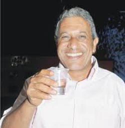 ראש העירייה חוגג בבית כנסת בלתי חוקי