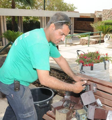 ''מתים אינם זקוקים לבתי מנורות''