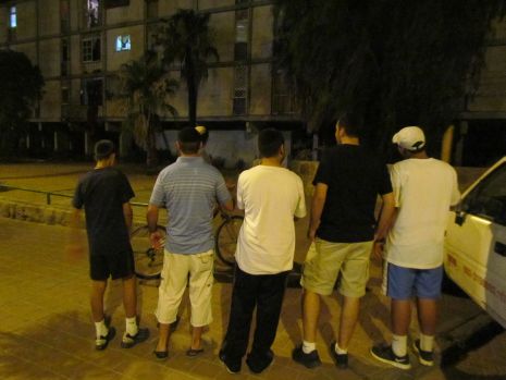 קריאות 'מוות לסודנים' מול 'הסינג סינג'