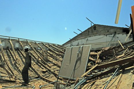 וידיאו ותמונות:  גג קרס בבית הספר 'אלמוג'