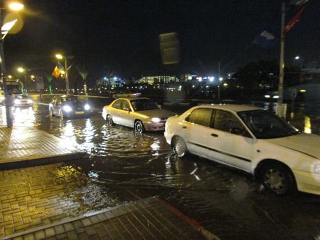 וידיאו ותמונות: גשם ורוחות גרמו לנזקים והצפות באילת