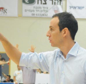 רשת מוזס הצטרפה לנותני החסות לקבוצת הפועל פתאל אילת