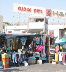 הרוכלים בטיילת ביקשו מבית המשפט לעכב את הפינוי