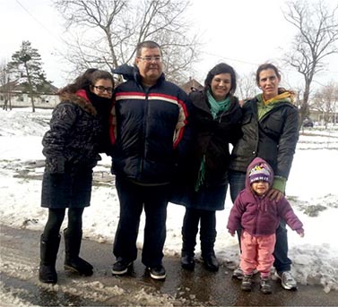 משפחה מאילת חולצה מסופת שלגים באירופה 