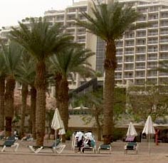 העירייה: המפעיל האילתי של 'חוף הזהב' יוכל למכור מזון ומשקאות