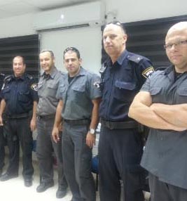 יש מי שדואג לנו