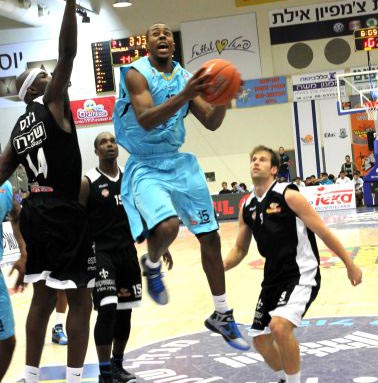 אילת מעוניינת בניב ברקוביץ' ואבירם זליקוביץ'