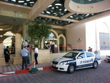 עובד נהרג במלון 'הרודס'