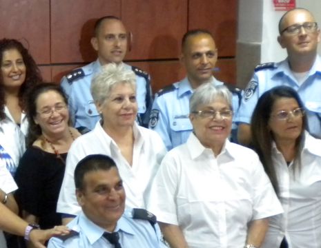 מתנדבות בלבן