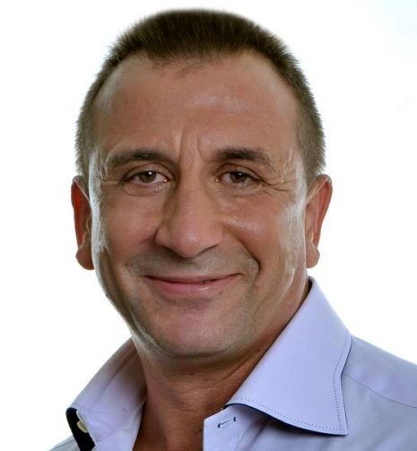 צ'רנומוריץ יערוך סקר כדי לקבוע האם לתמוך במאיר או בדובי