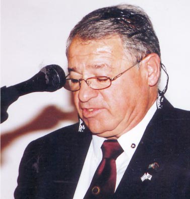 מנחם הופן נאלץ לוותר