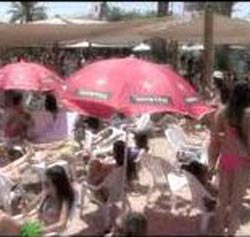 עקב אחרי אישה ואיים לרצוח אותה