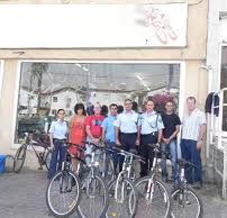 תקיפה בחנות האופניים