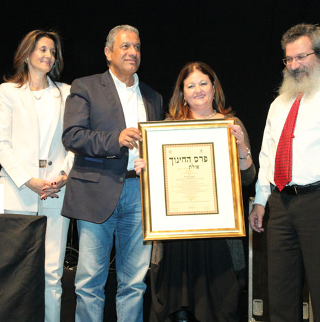 לדבר עם כל אחד בגובה העיניים