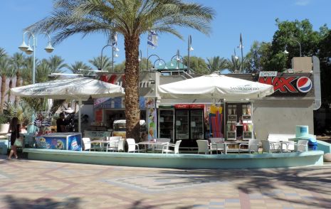 מפעיל המסעדה בחוף 'השחפים': ''המצילים עושים בחוף כבשלהם''