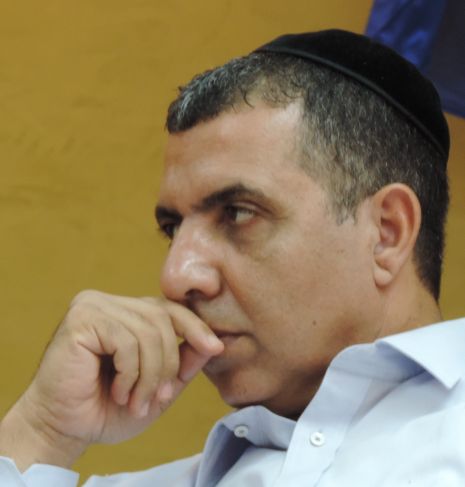 שלט חדש יכריז על מועדי כניסת השבת