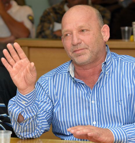 דובי כהן: ''למנות חשב מלווה לעירייה'' - יצחק הלוי: ''הוא מפגין בורות''