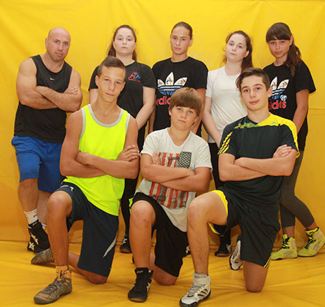 מתאבקות זהות