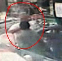 תושב העיר שננשך בידי מסתנן: ''הם כלבים, הם קופים''