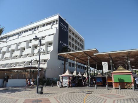 ללא כל סיבה: אדם מבוגר הוכה באכזריות בטיילת