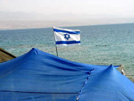 הותקפה באוהל 