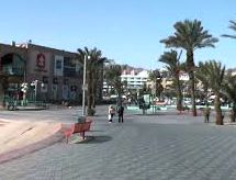 הסיבה לתקיפה בטיילת: ''המשקפיים אינם טובים לבריאות''