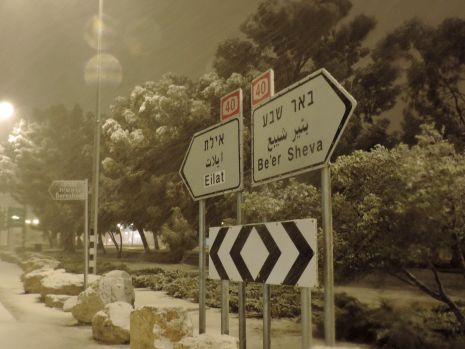 וידיאו ותמונות: השלג חסם את הדרך לאילת