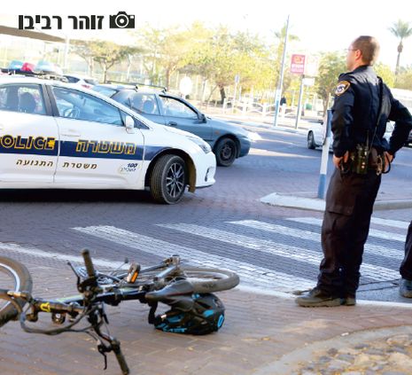 מונית פגעה בילד על אופניים