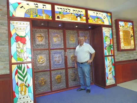 בזכות משה אלמקייס: בית הכנסת יזכה לספר תורה