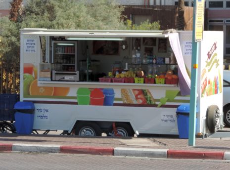 חמישה בעלי דוכנים יקבלו רישיון למזנון נייד