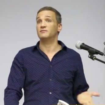 מנכ''ל 'ערב ערב' בהרצאה על יחסי הון עיתון ושלטון