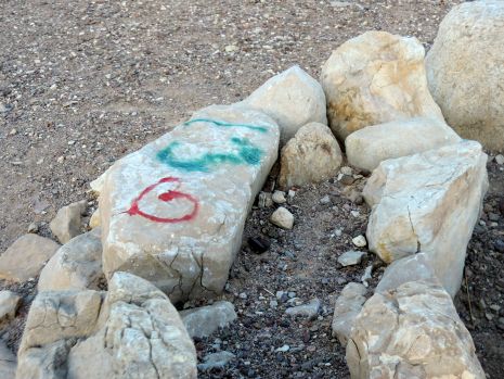 מדורות ל''ג בעומר וגרפיטי השחיתו את האתר הארכיאולוגי