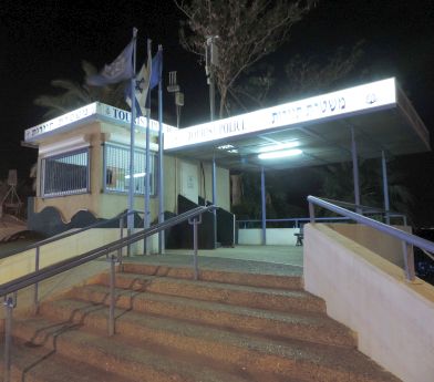 בהלה בטיילת: תושב מזרח ירושלים נופף בסכין