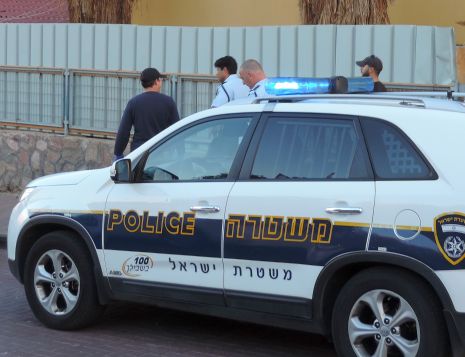 השוטרים הצילו את הגבר ממכות אשתו
