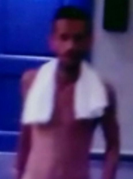 פדופיל חרדי צעד עירום בטיילת