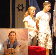 לא שוכחים את עידן