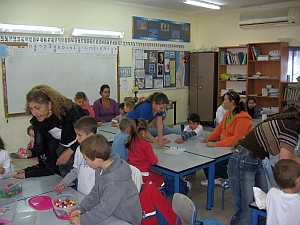 חוגגים 100 ימי לימוד בבית ספר 'אלמוג'