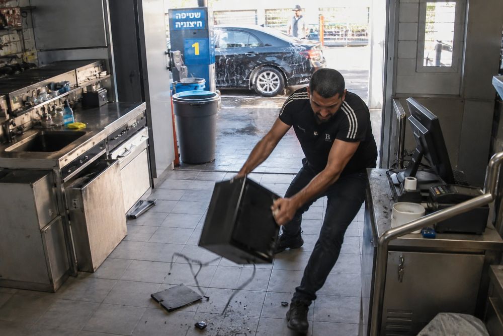 עובד לשעבר נאשם: פרץ לעסק שטיפת רכבים באילת וגנב את הקופה