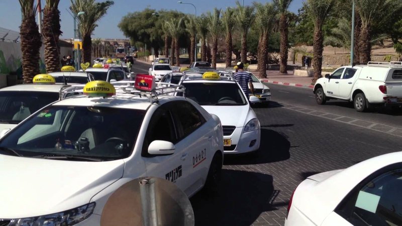 תקיפה אלימה באילת: נהג מונית מאילת הותקף על ידי נהג רכב פרטי