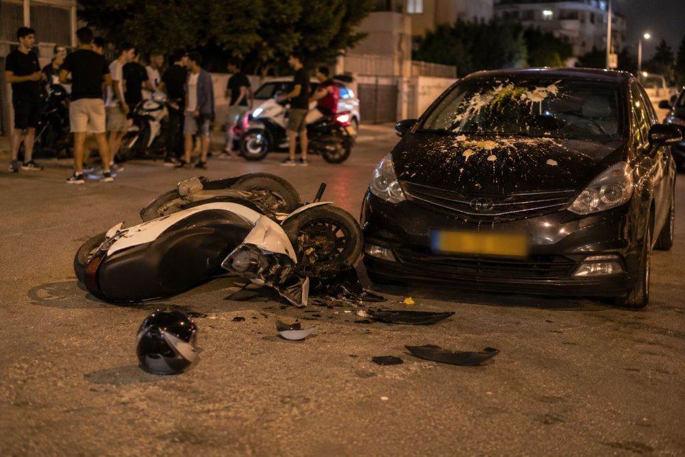 אב תבע פיצוי על קטנוע שנהרס באירוע אלים באילת – ובית המשפט דחה את התביעה