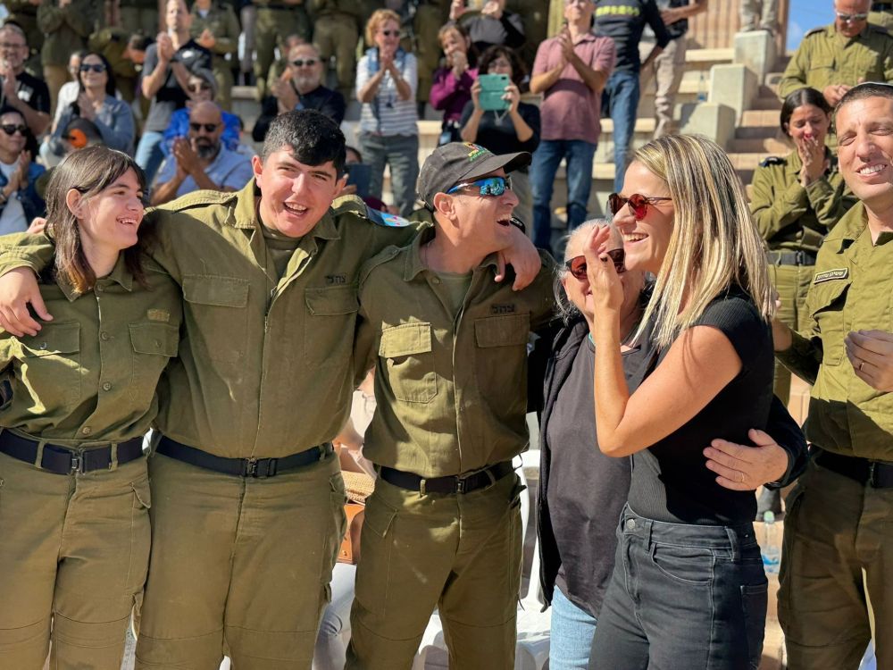 גדולים במדים באילת